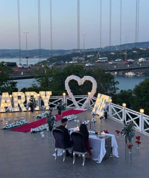 Boğaz Manzarasına Karşı Romantik Akşam Yemeği (5)